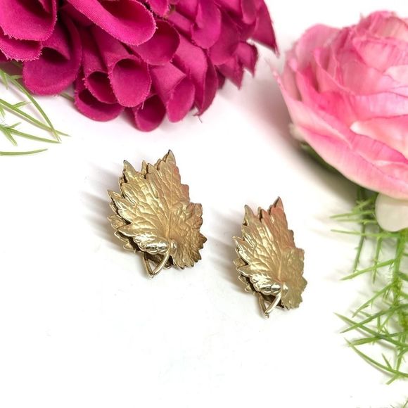 VINTAGE⚜️NAPIER Golden Leaf Heart Clip Earrings - Picture 4 of 8